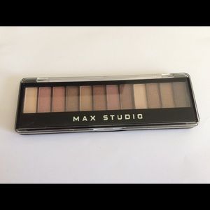 Max studio rich nudes eyeshadow pallet
